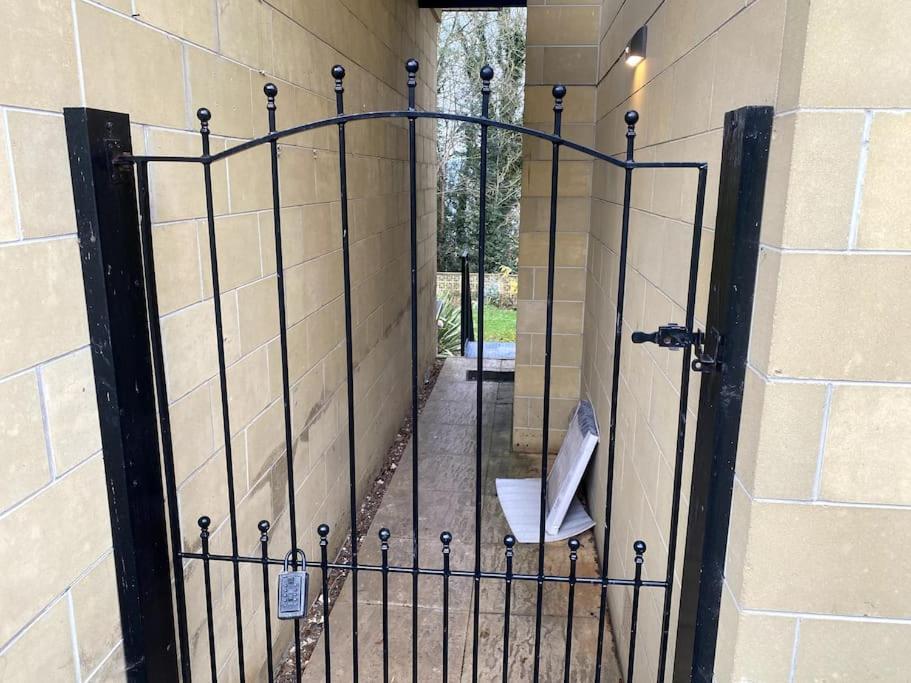 The Retreat, Luxury Studio Apartment In Bath With Parking ภายนอก รูปภาพ