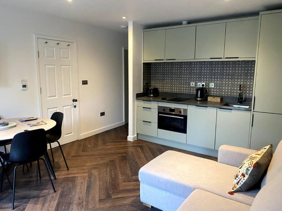The Retreat, Luxury Studio Apartment In Bath With Parking ภายนอก รูปภาพ