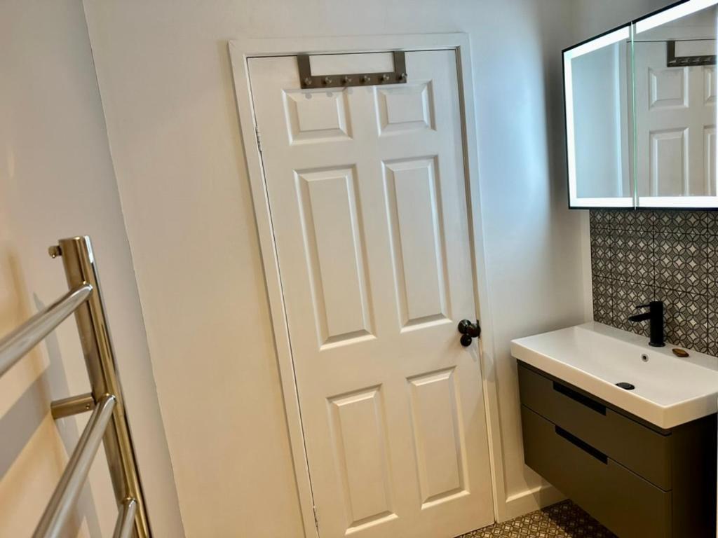 The Retreat, Luxury Studio Apartment In Bath With Parking ภายนอก รูปภาพ