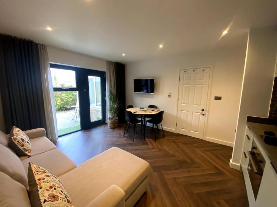 The Retreat, Luxury Studio Apartment In Bath With Parking ภายนอก รูปภาพ